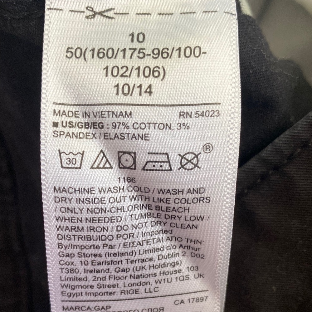 Gap Black Mid Rise 3” Shorts - Picture 7 of 7